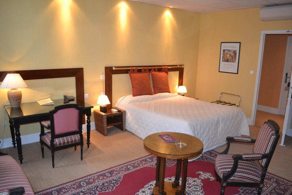 Hotel De France Libourne Room photo